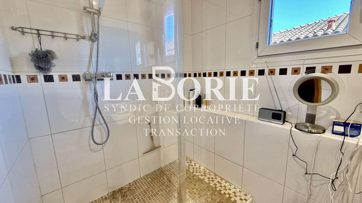 Appartement à VILLENEUVE-LES-AVIGNON
