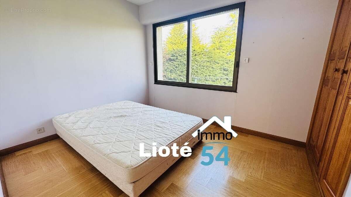 Maison à CREVECHAMPS