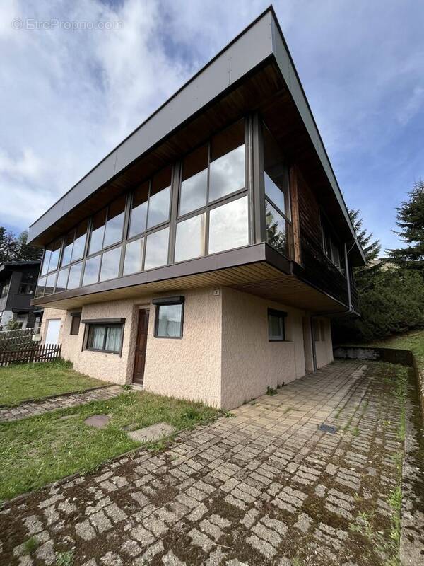 Maison à BESSE-ET-SAINT-ANASTAISE