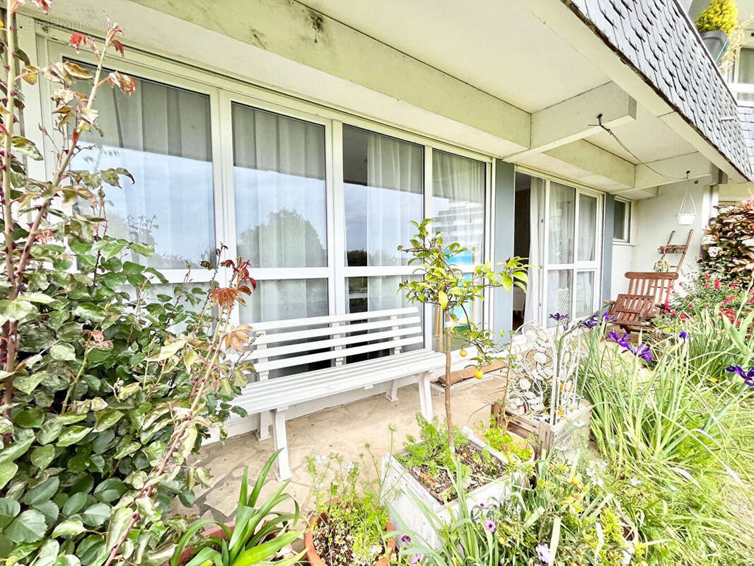 A VENDRE APPARTEMENT 4 PIECES 90 m2 A VENDRE - rez de jardin - terrasse sud - cave - garage fermé - photo 3
