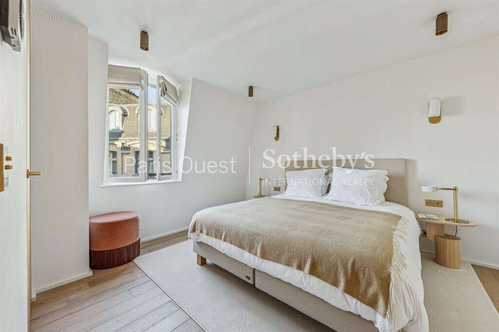 Appartement à PARIS-8E