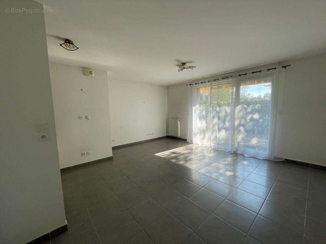 Appartement à MEYZIEU