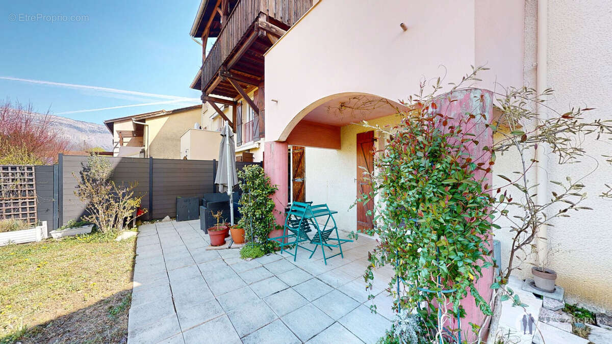 T4 rénové avec jardin - photo 12