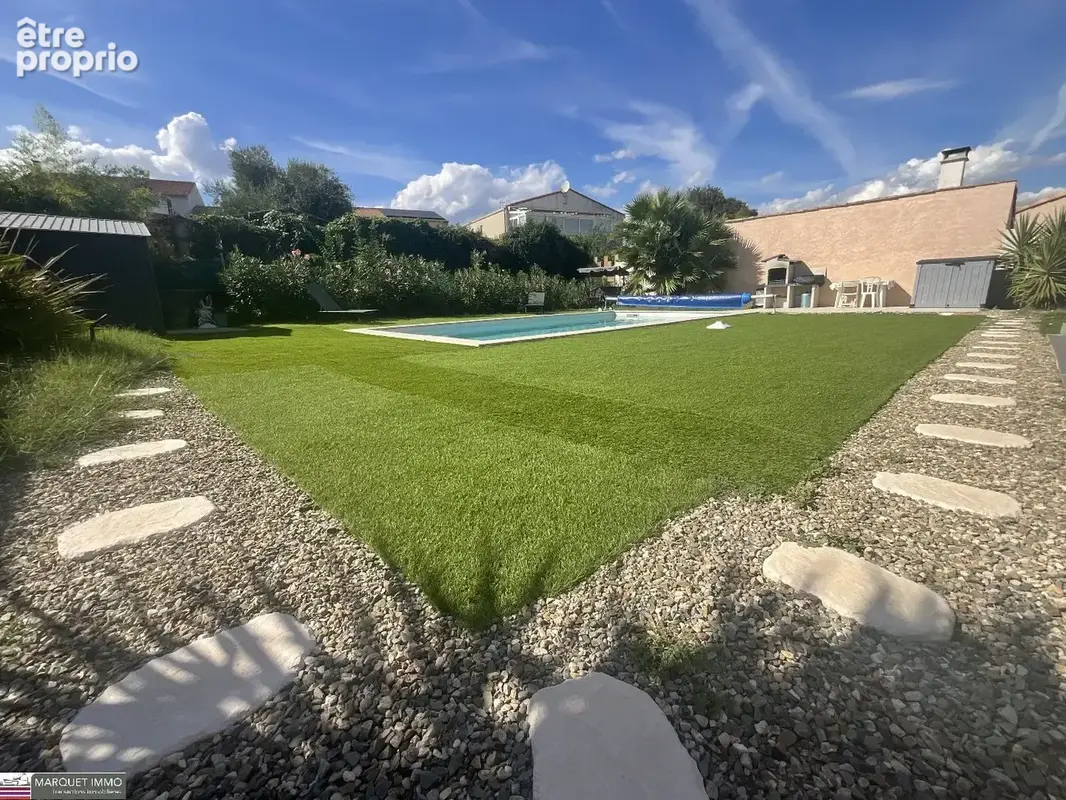 Villa T4 récente et fonctionnele, plain pied, offrant 155 m² en 4 faces sur 636 m² de terrain avec piscine et garage - photo 20
