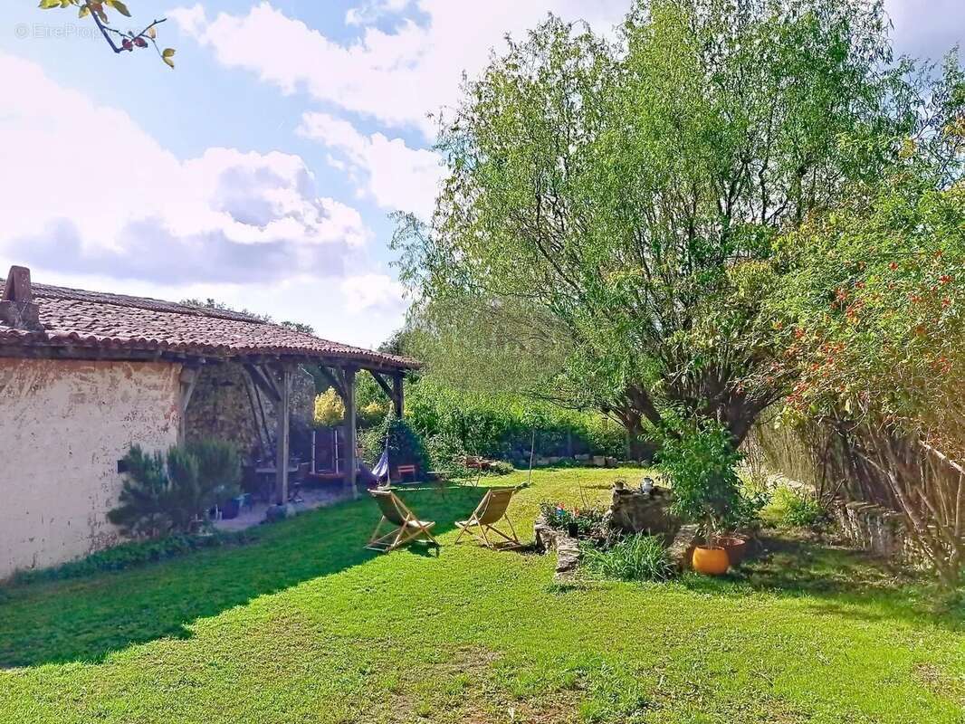 Commerce à AURIGNAC