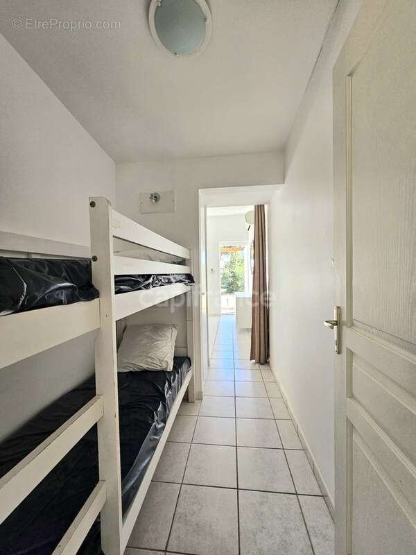 A vendre maison de vacances traversante de 31m2, dans une résidence en bord de mer avec piscines, activités et restaurant à Cast - photo 9