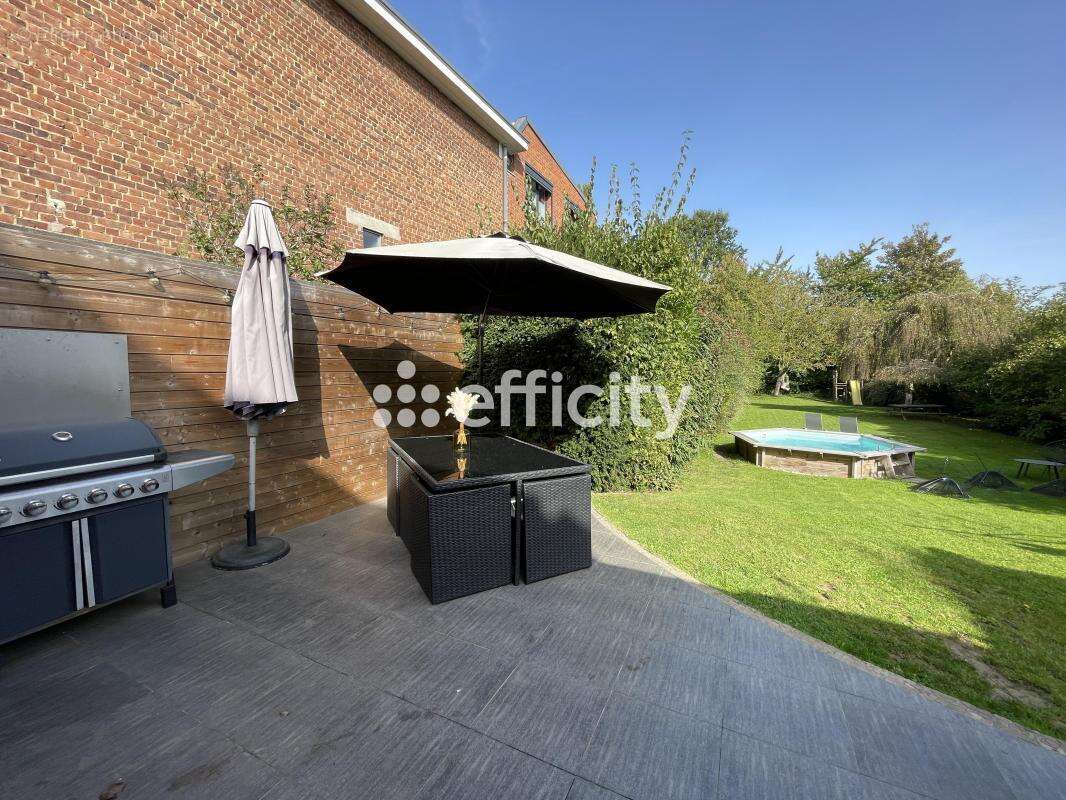 Maison à LA CHAPELLE-D'ARMENTIERES