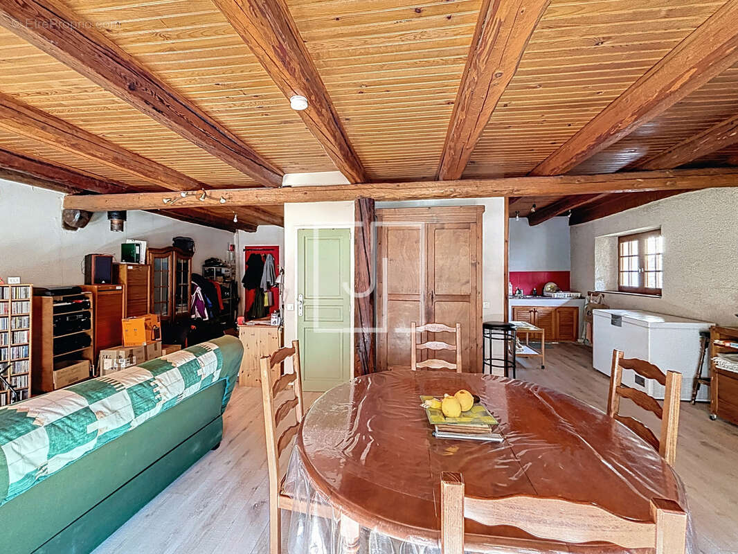 Maison à LE LAUZET-UBAYE