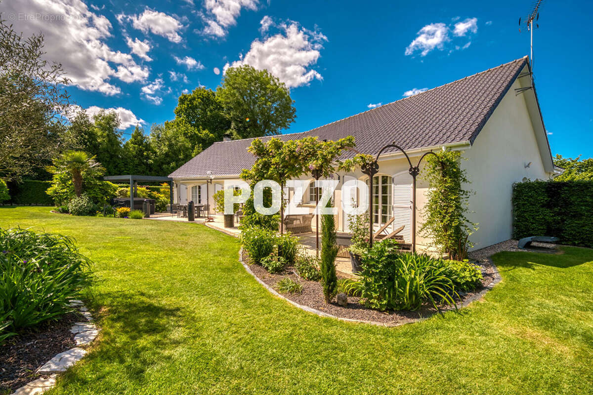 Maison à LES TROIS-PIERRES