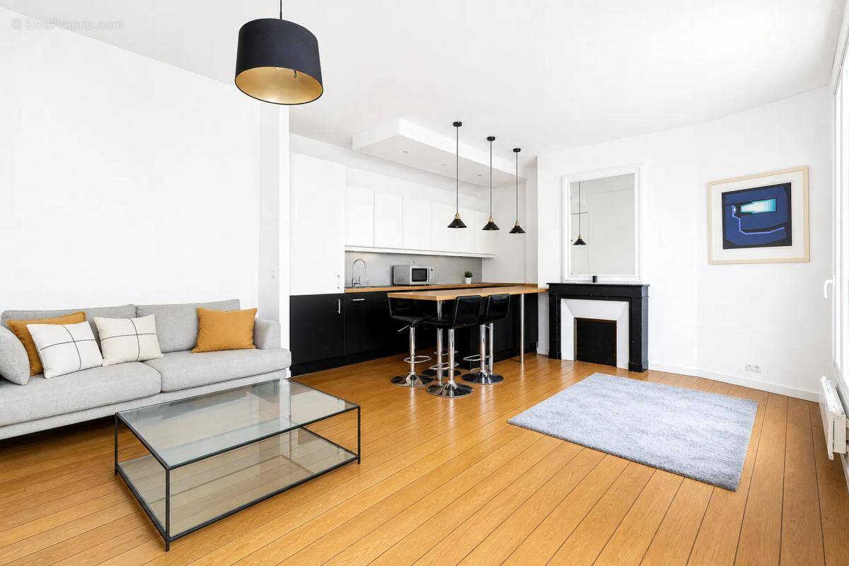 Appartement à PARIS-16E