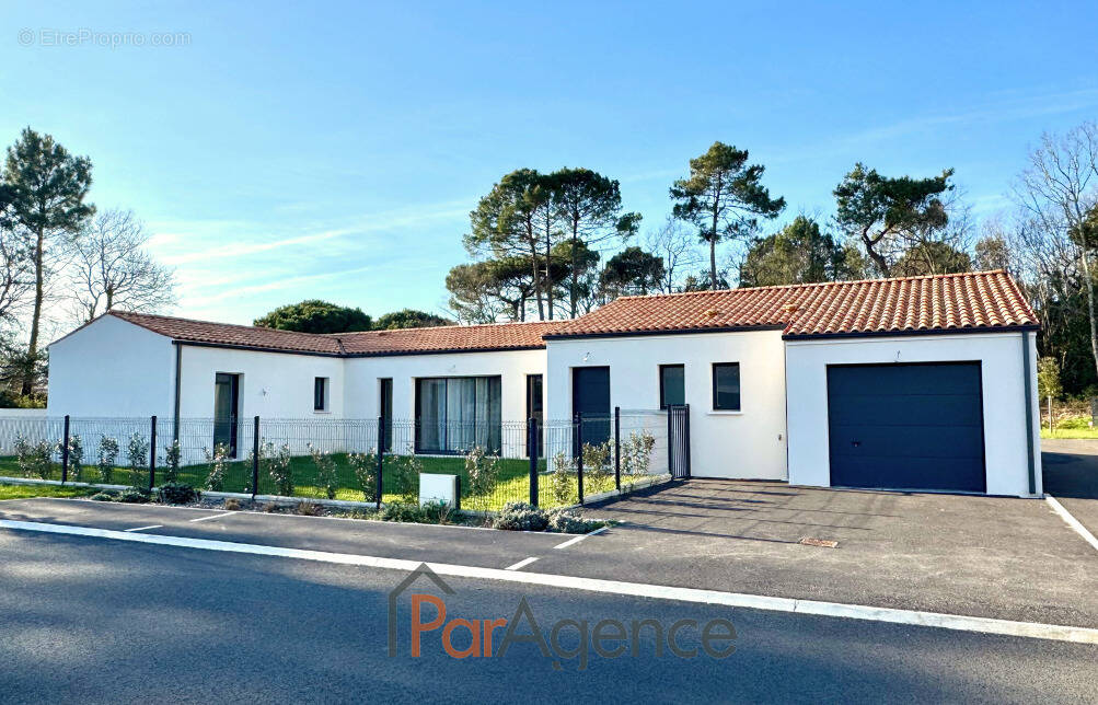 Maison à LES MATHES