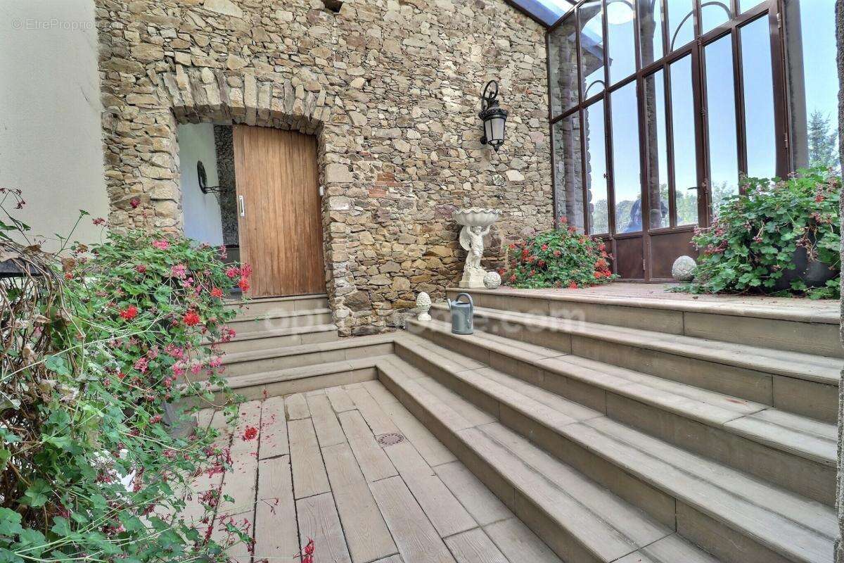 Domaine d’Exception du XVIe s. – Proche Cholet  Potentiel > 1 200 m² - photo 2