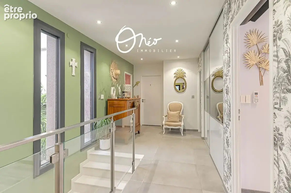 Coeur village - Villa contemporaine de 282 m2 sur sa parcelle de 2148 m2 - photo 12