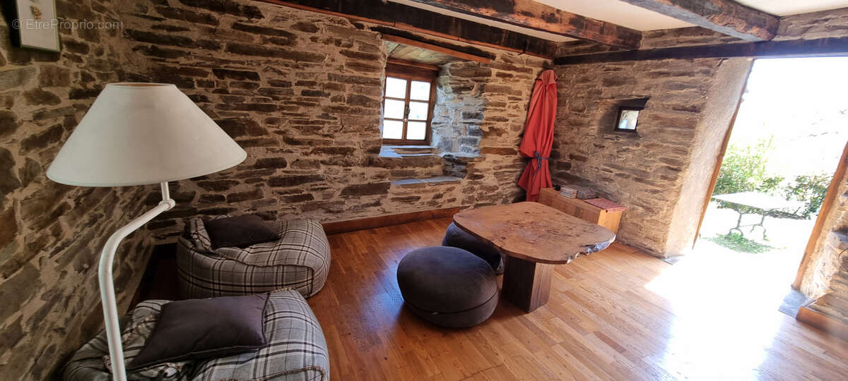 Maison à LACROIX-BARREZ