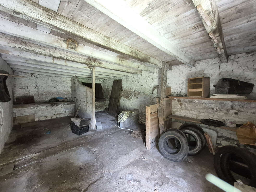 Maison avec dépendance et 2000 m2 terrain - photo 33