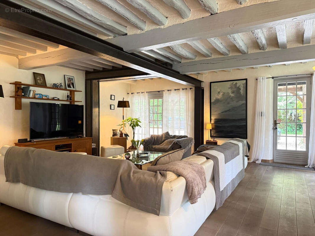 Maison 230 m² à Saint-Martin-Aux-Arbres  - photo 6