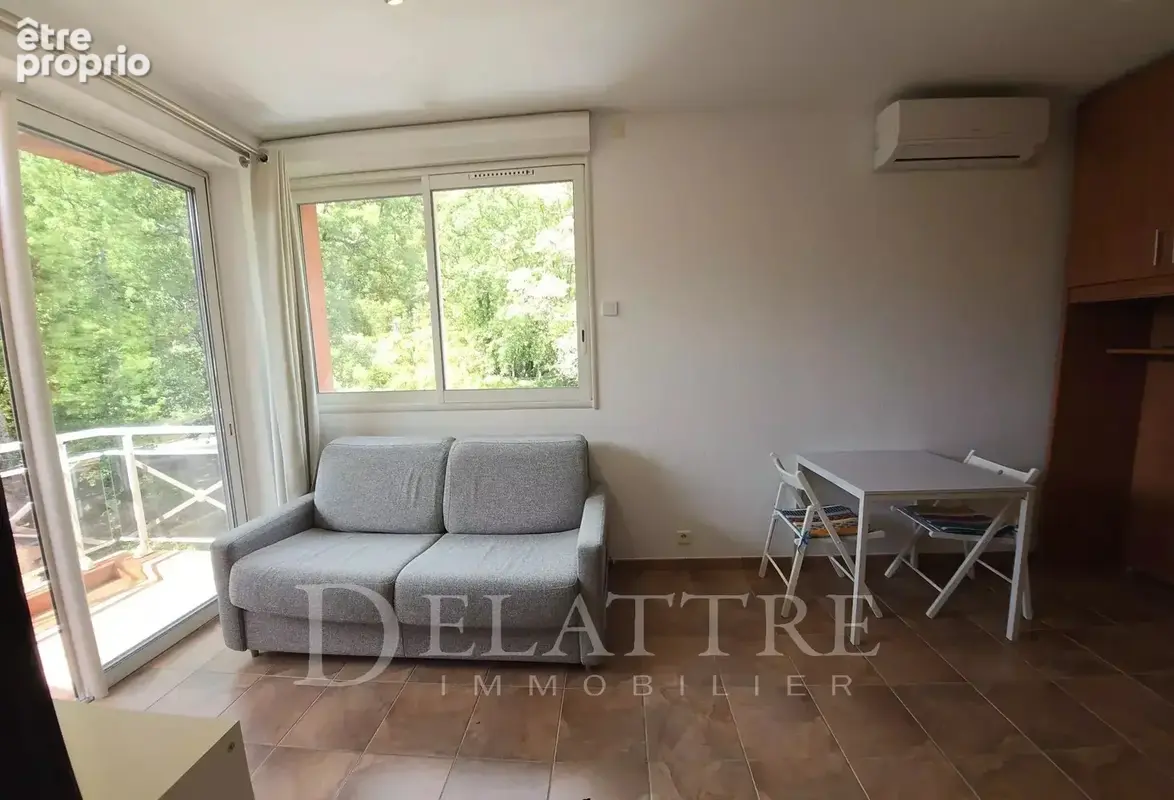Grasse – Joli studio d’angle avec balcon et 2 places de parking - photo 2