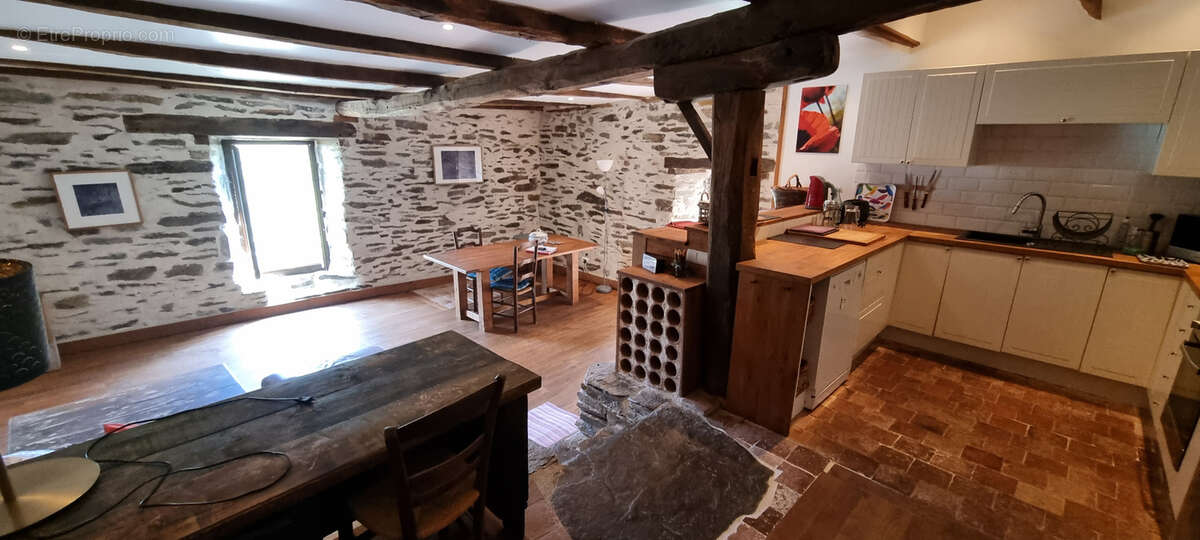 Maison à LACROIX-BARREZ