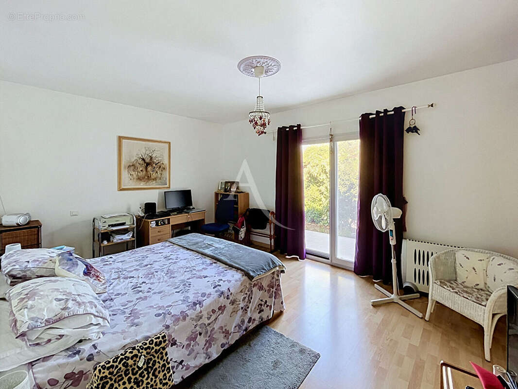 Maison plain pied de 229 m² avec 5 chambres, sous-sol complet, double garage et jardin clos à 3 minutes de Prayssac - photo 11