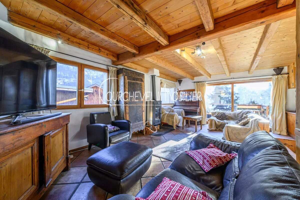 Maison à LES ALLUES