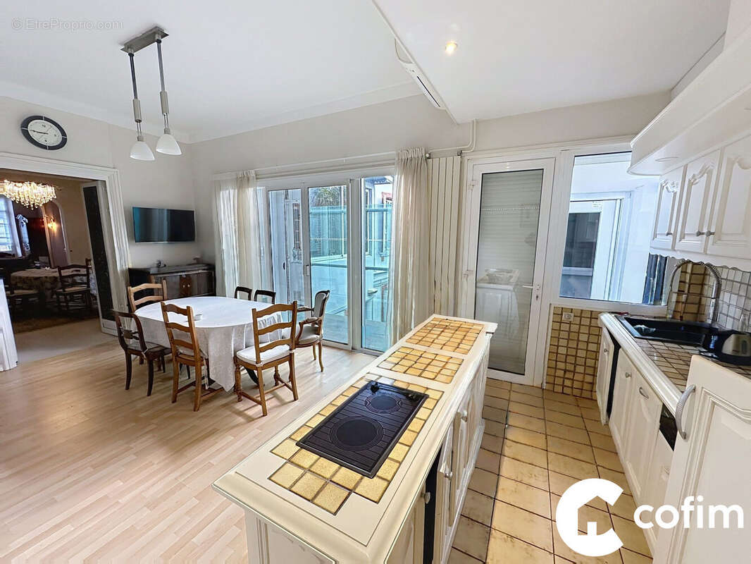 Appartement 623 m² à Tarbes  - photo 6