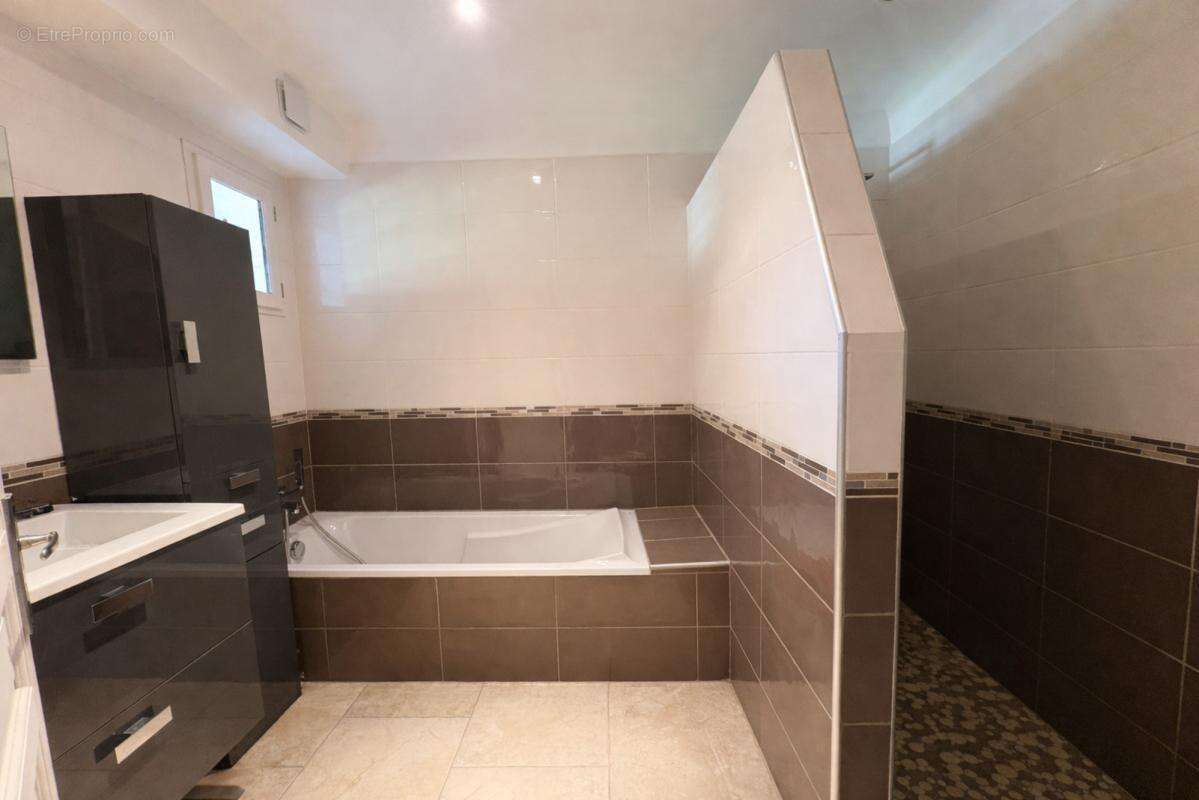 Maison 175 m² à Cucuron  - photo 17