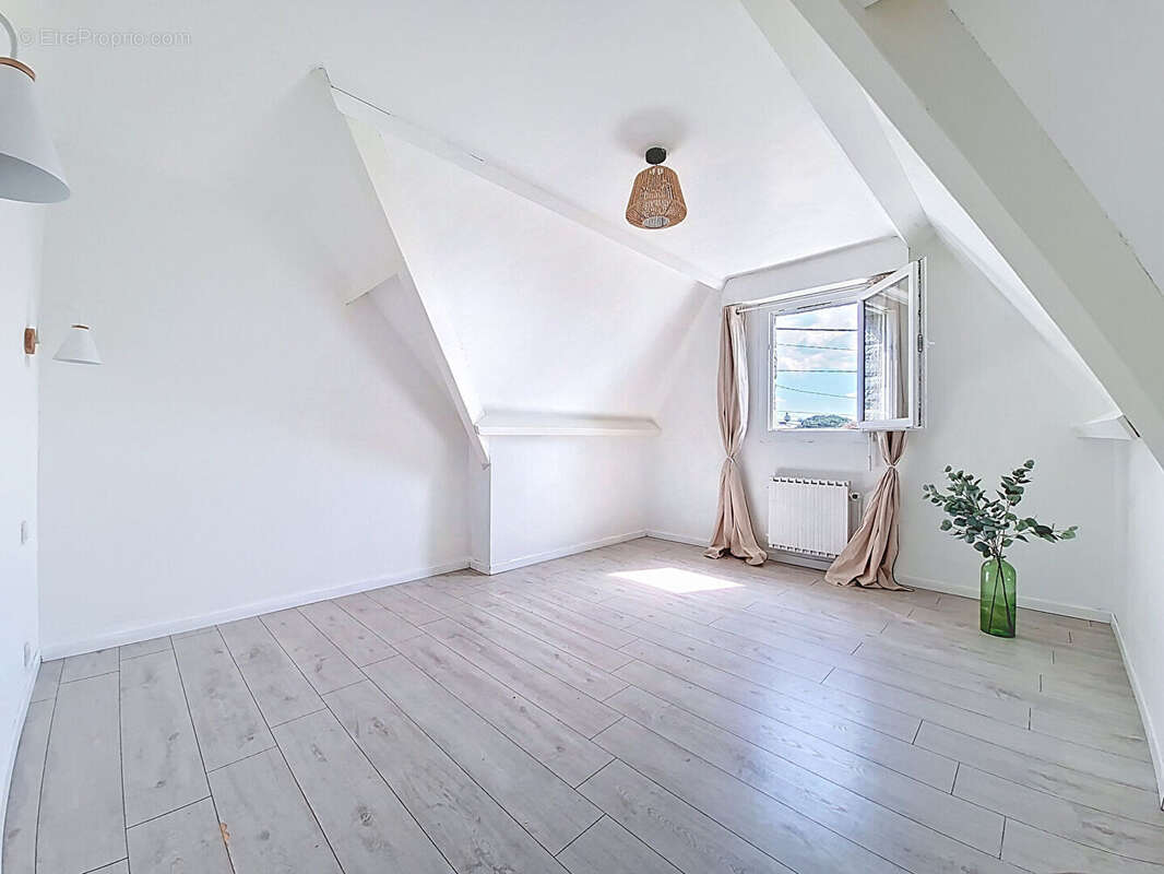 Maison à SAINTE-LUCE-SUR-LOIRE