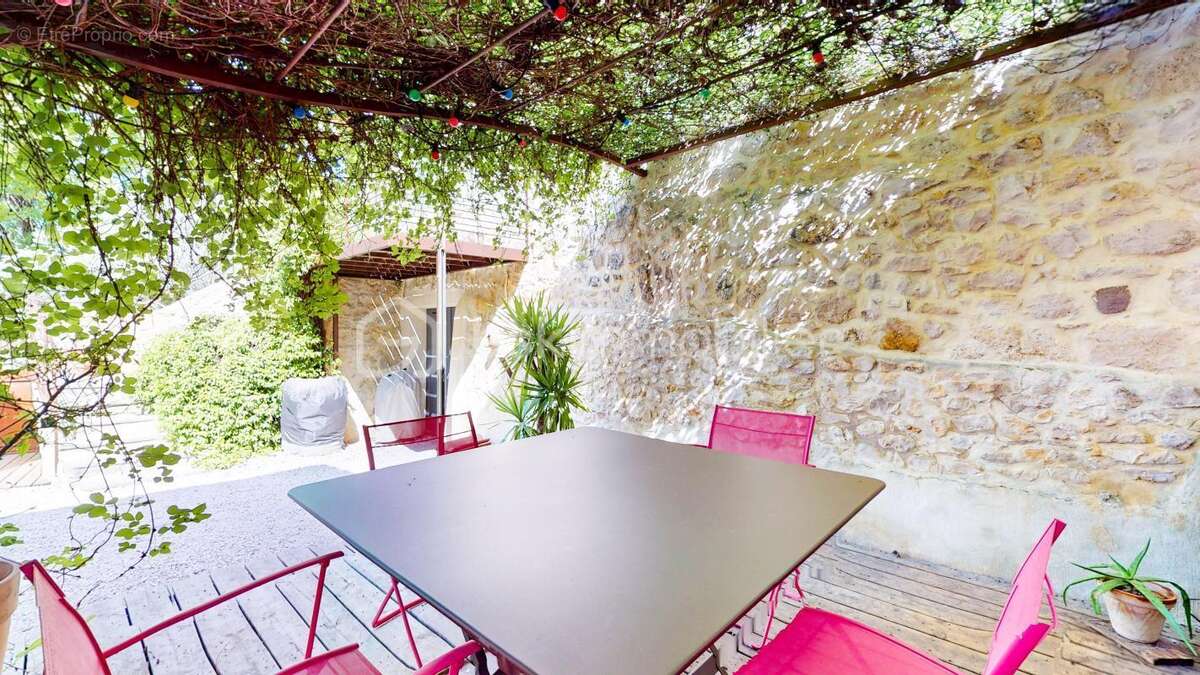 Maison à VAILHAUQUES