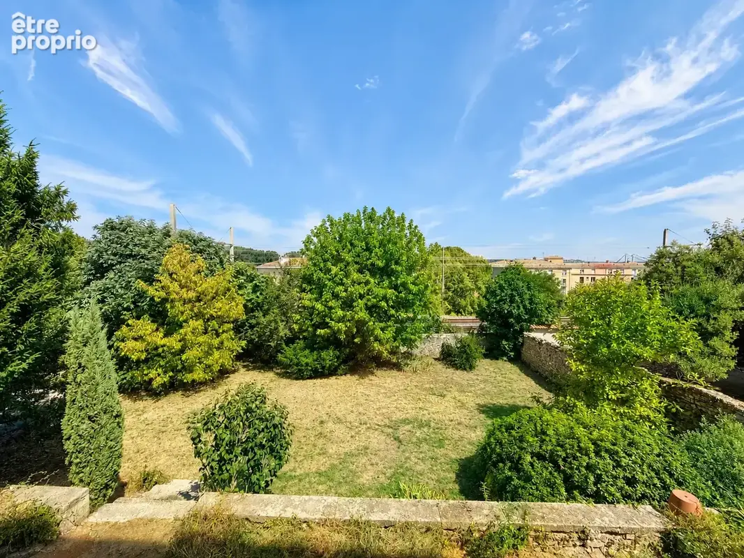 Propriété historique 312 m2 élevée sur caves voûtées, garage et plus de 1 000 m2 de terrain - photo 7