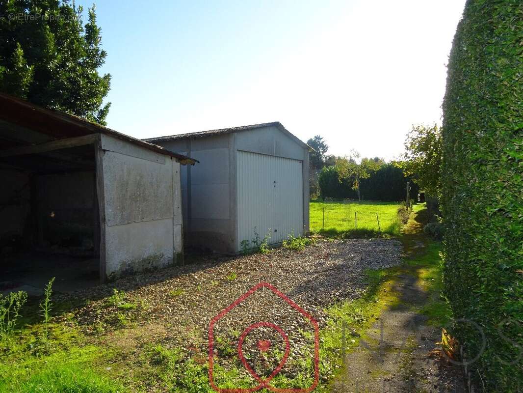 Maison à LA CHAPELLE-D'ANGILLON