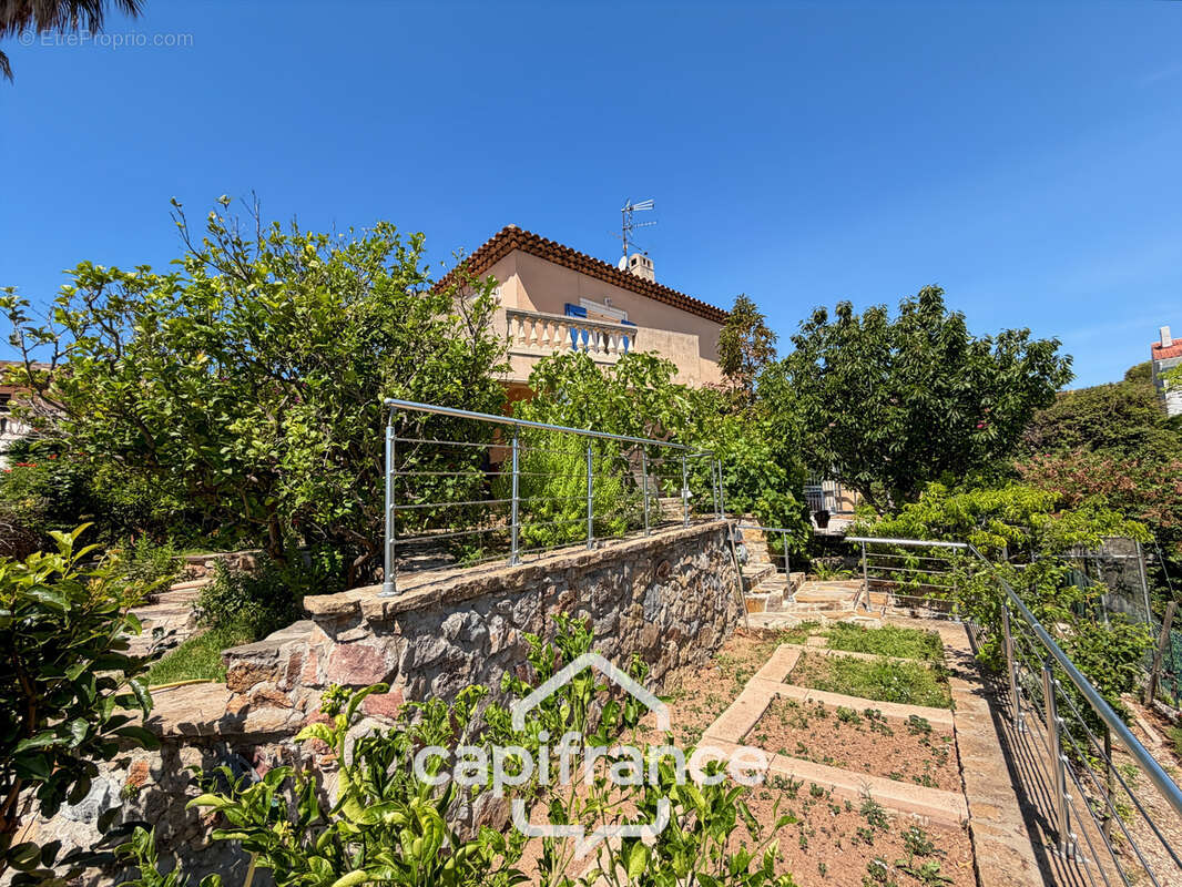 Carqueiranne – le pradon – 293 m² – vue mer – plage à pied – 2 habitations - photo 15