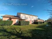 Appartement à PINS-JUSTARET