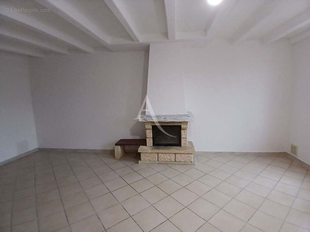 Maison à SAINT-GEORGES-DES-COTEAUX