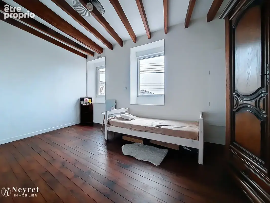 Communay - Maison de ville 151m2 - 4 chambres avec espace bureau - Cour privative de 35m2 - photo 11