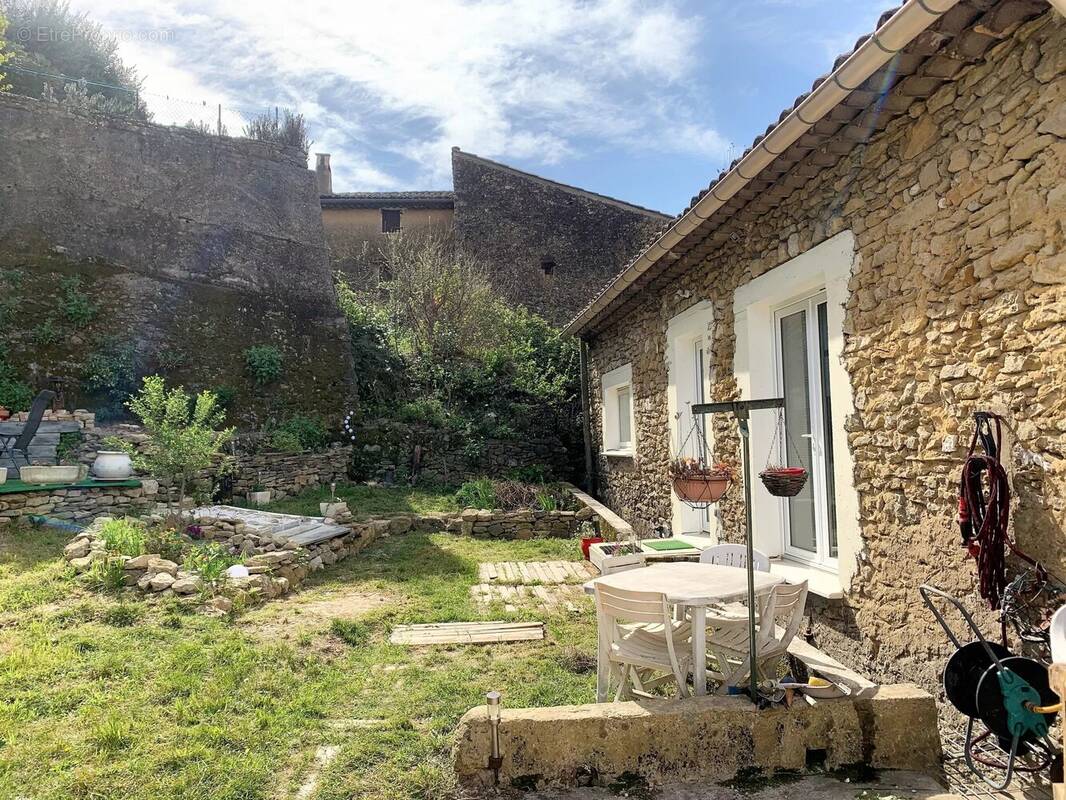 Maison à SAINT-MONTAN