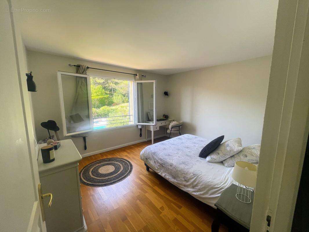 Maison 233 m² à Rognes  - photo 3