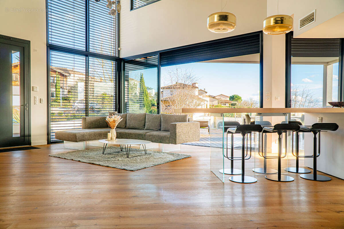 Autre à LAUZERVILLE