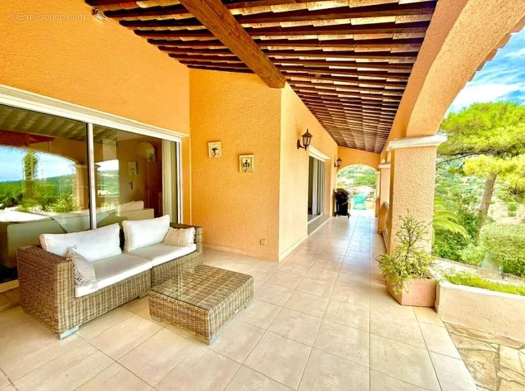 Maison à ROQUEBRUNE-SUR-ARGENS