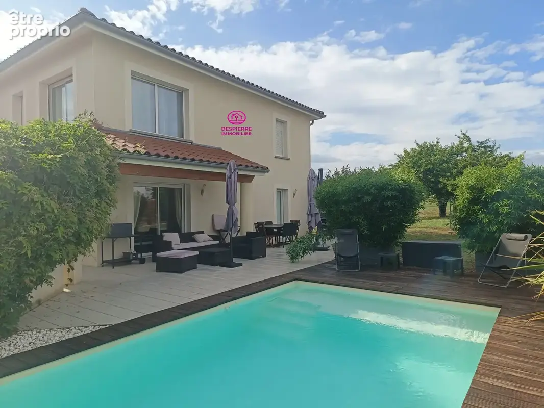 NOUVEAUTE : sur la commune de VILLE SOUS ANJOU, belle maison moderne, piscine, parcelle de terrain 1200m2 - photo 1