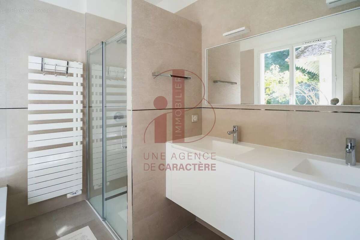 Maison à FONTAINEBLEAU