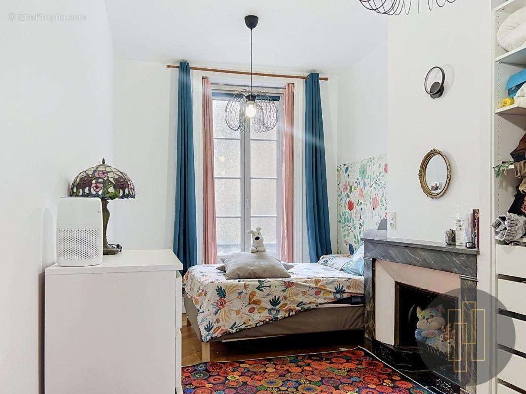 Exclusivité - Rue Nationale - Appartement de type 4  rénové de 108.83 m² - photo 3