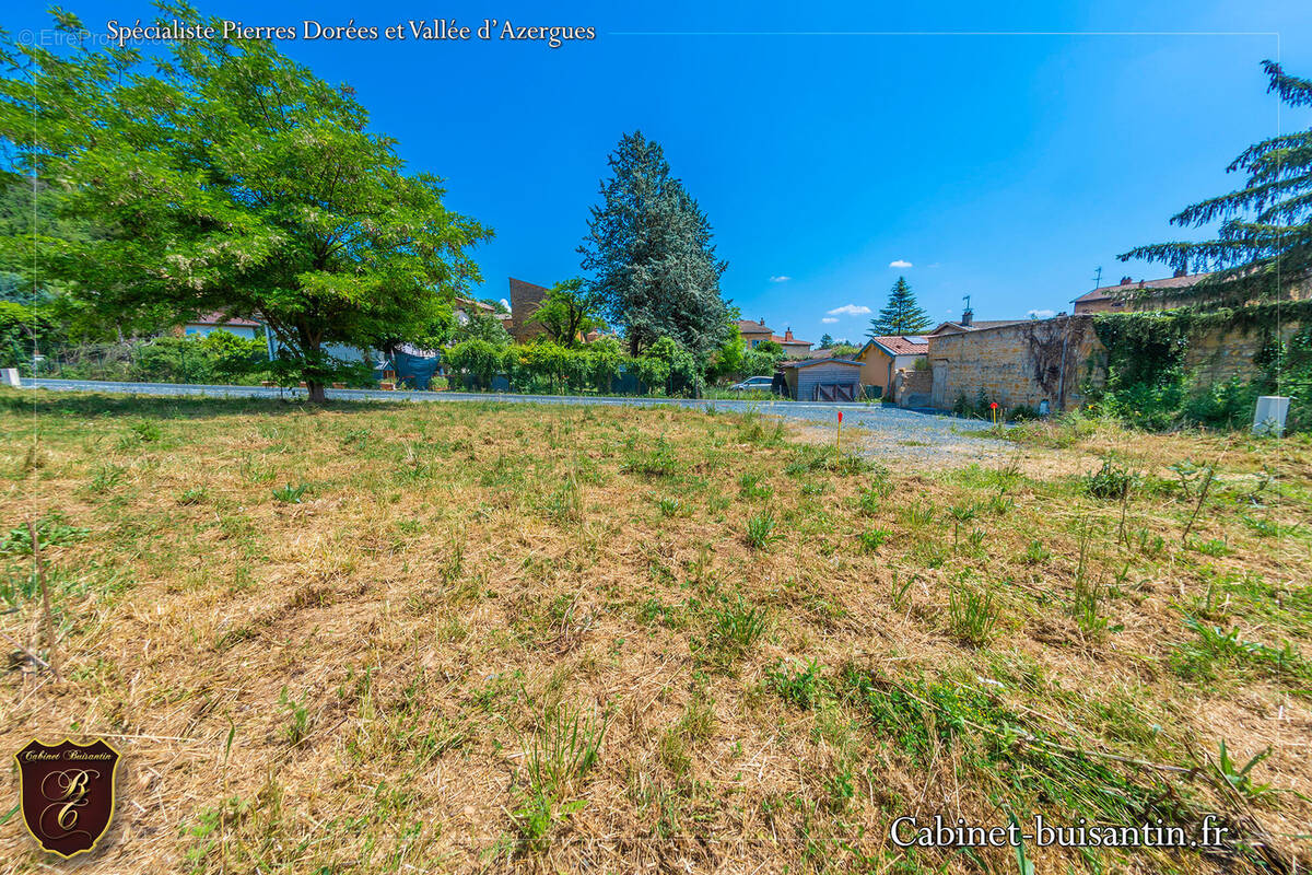 Terrain constructible de 440 m2 - photo 2