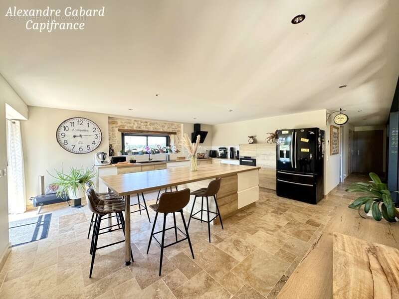 SUD REOLAIS - Maison en pierre rénovée - 7 chambres - Terrain 5 000 m² - Piscine - Dépendances - photo 7