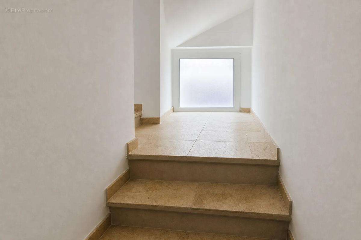 Maison à ALLEMAGNE-EN-PROVENCE