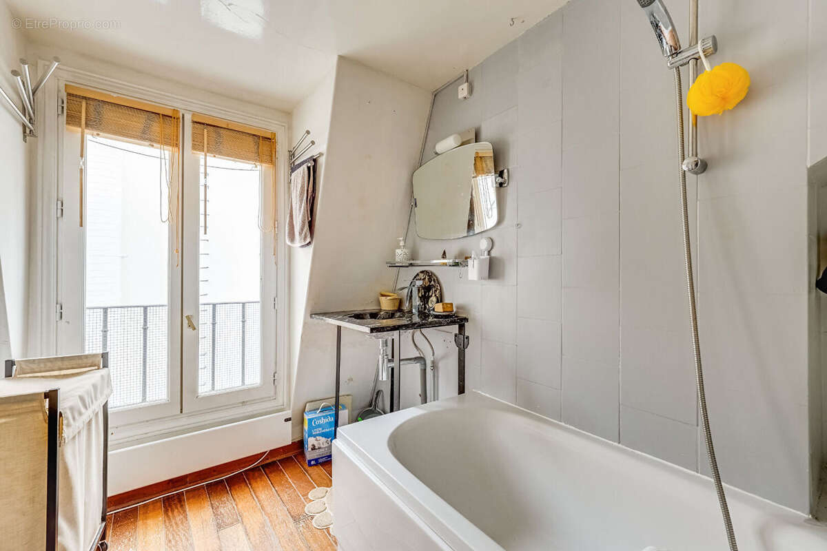 Appartement à PARIS-2E