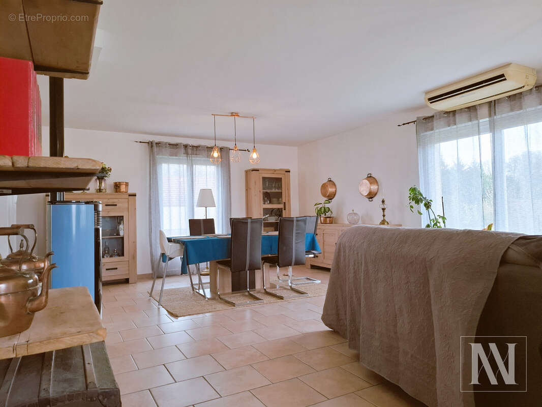 Maison à MONTSUZAIN