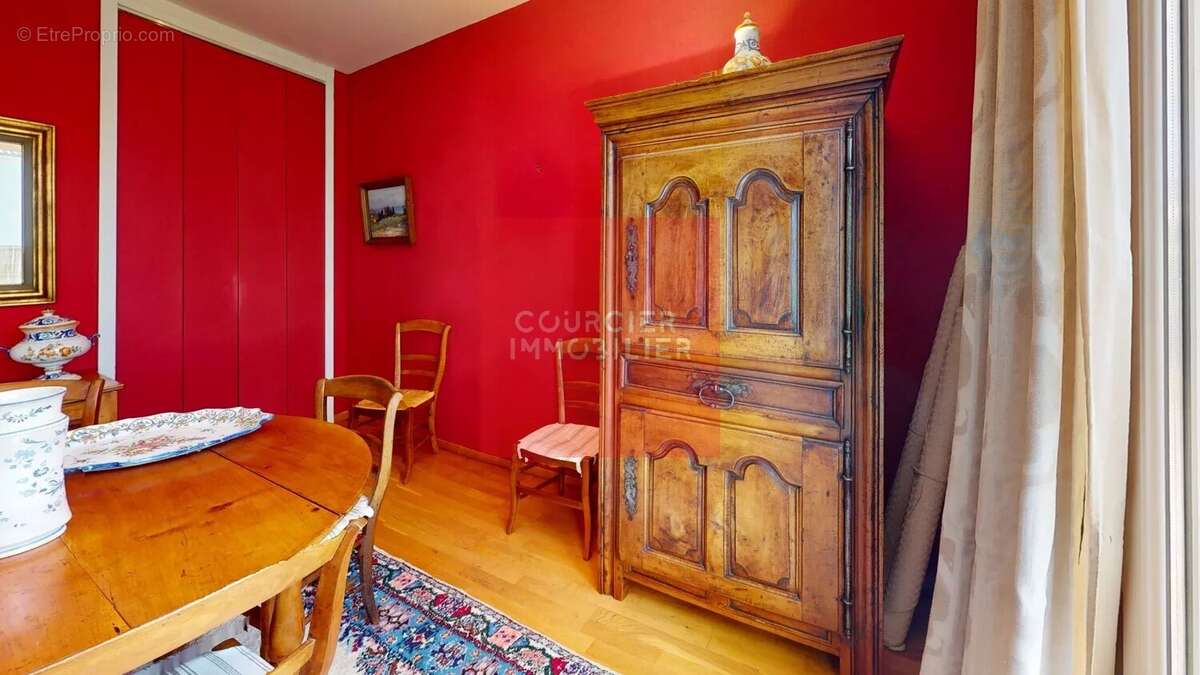 Maison à LE MESNIL-SAINT-DENIS