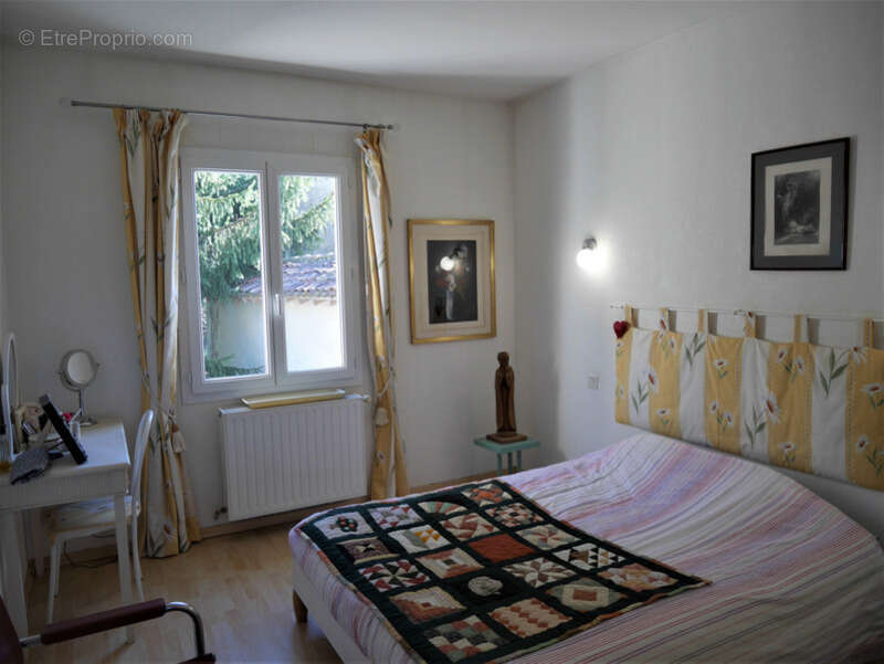 Maison à LA ROCHEBEAUCOURT-ET-ARGENTINE