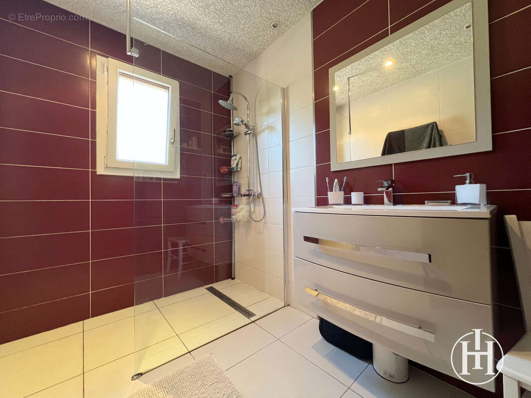 Maison à LA GROUTTE