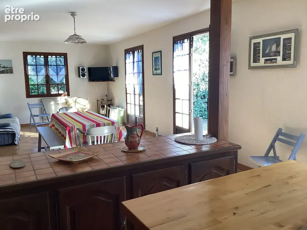 CUISINE OUVERTE SUR PIECE A VIVRE